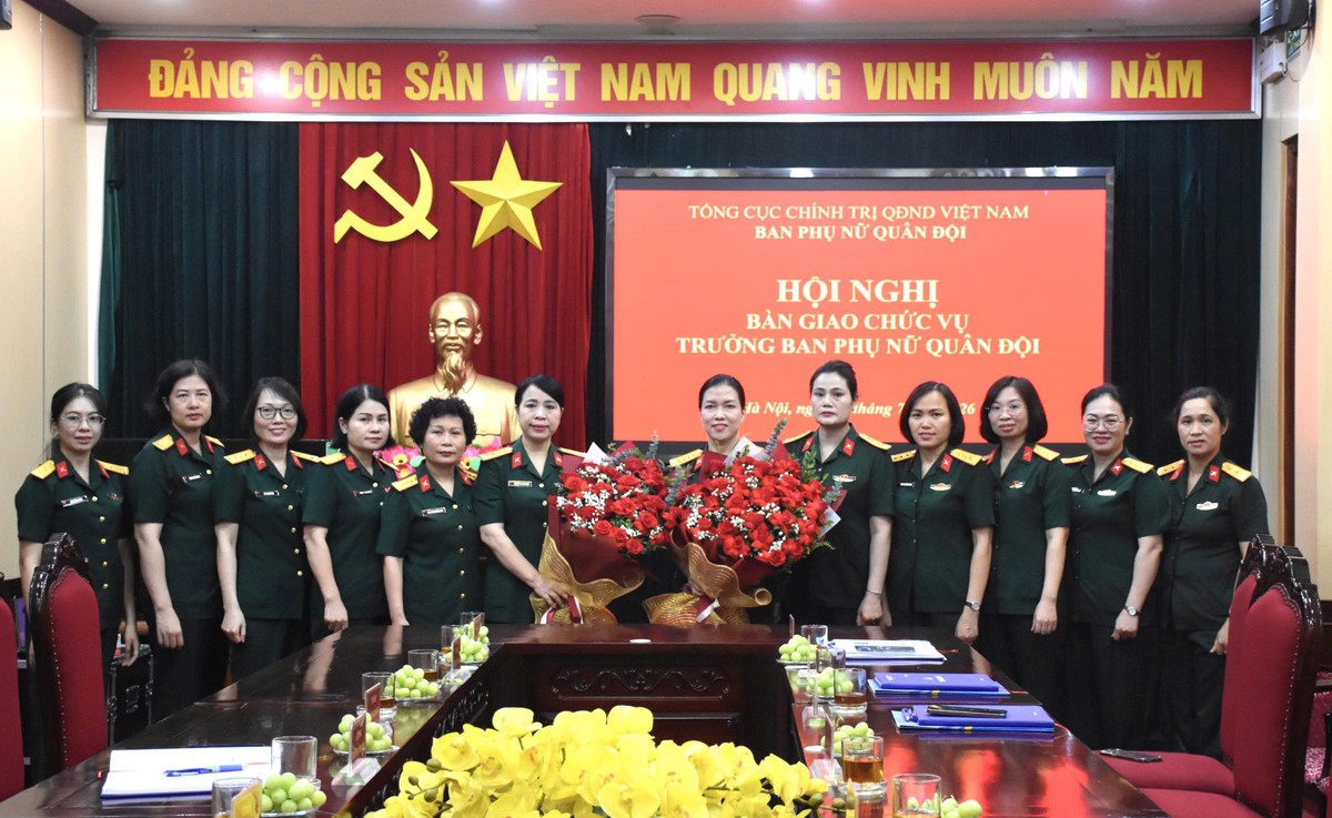 Bàn giao chức vụ Trưởng ban Phụ nữ Quân đội- Ảnh 2.