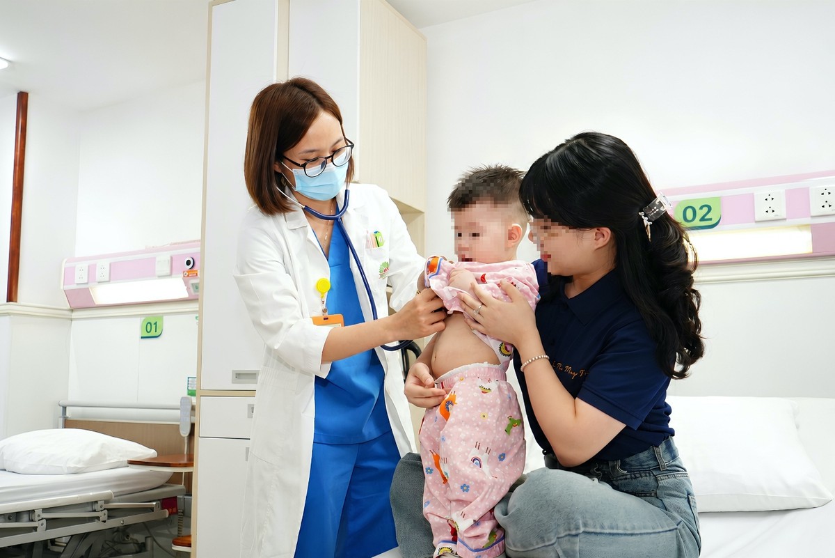 Tay chân miệng tăng nhanh trước mùa tựu trường: Trẻ dưới 5 tuổi nguy cơ cao - Ảnh 1.