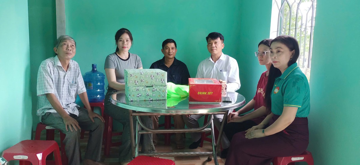 Bàn giao nhà Đại đoàn kết cho phụ nữ đơn thân có hoàn cảnh khó khăn- Ảnh 2.