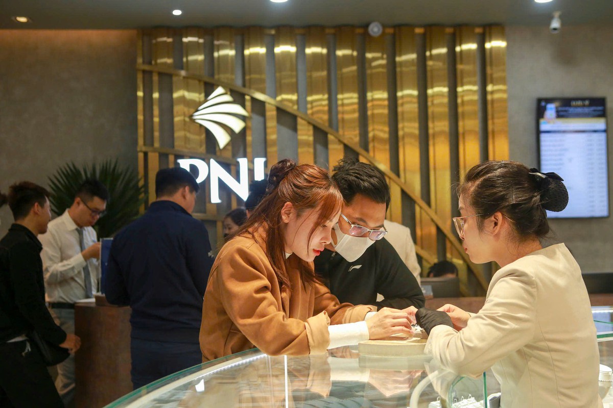 PNJ mua lại kim cương nhưng áp đặt hạn mức- Ảnh 2.