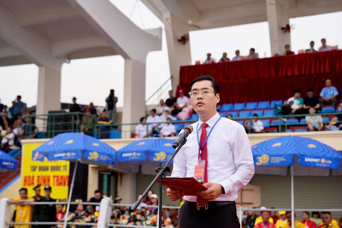 Hàng vạn khán giả đến với Lễ hội chọi trâu Đồ Sơn- Ảnh 2.