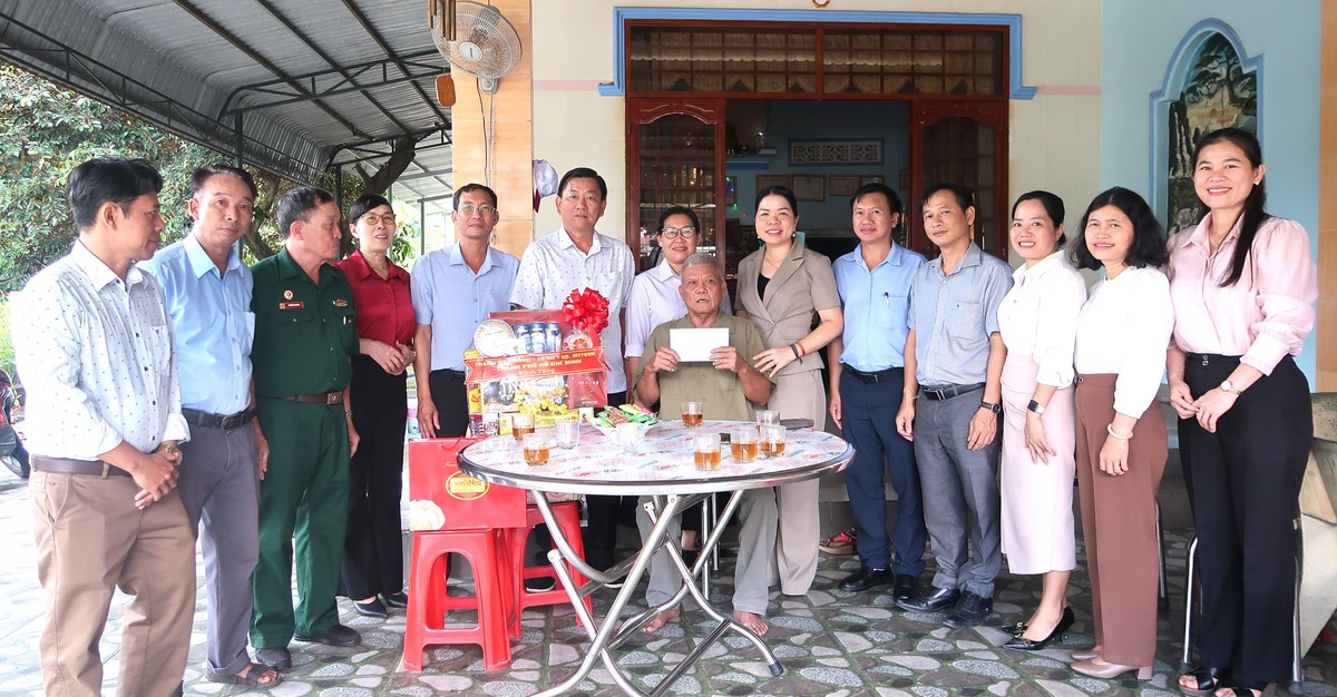 TPHCM tổ chức đoàn đến tri ân những người đã dành tuổi xuân cho Tổ quốc - Ảnh 2.