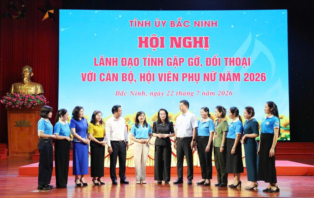 Lãnh đạo tỉnh Bắc Ninh đối thoại với hơn 300 cán bộ, hội viên phụ nữ - Ảnh 1.
