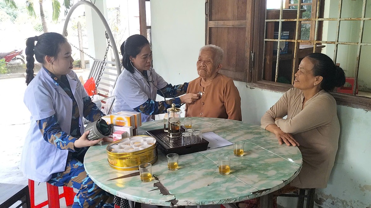 Phụ nữ Phòng Hậu cần - Kỹ thuật tri ân Mẹ Việt Nam Anh hùng - Ảnh 1.