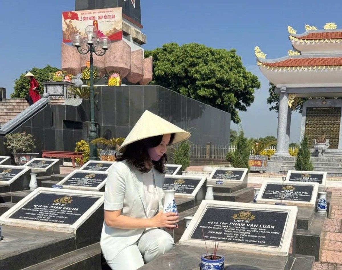 Hải Phòng: Hội Liên hiệp phụ nữ dâng hương tưởng niệm, tri ân các anh hùng liệt sĩ - Ảnh 1.