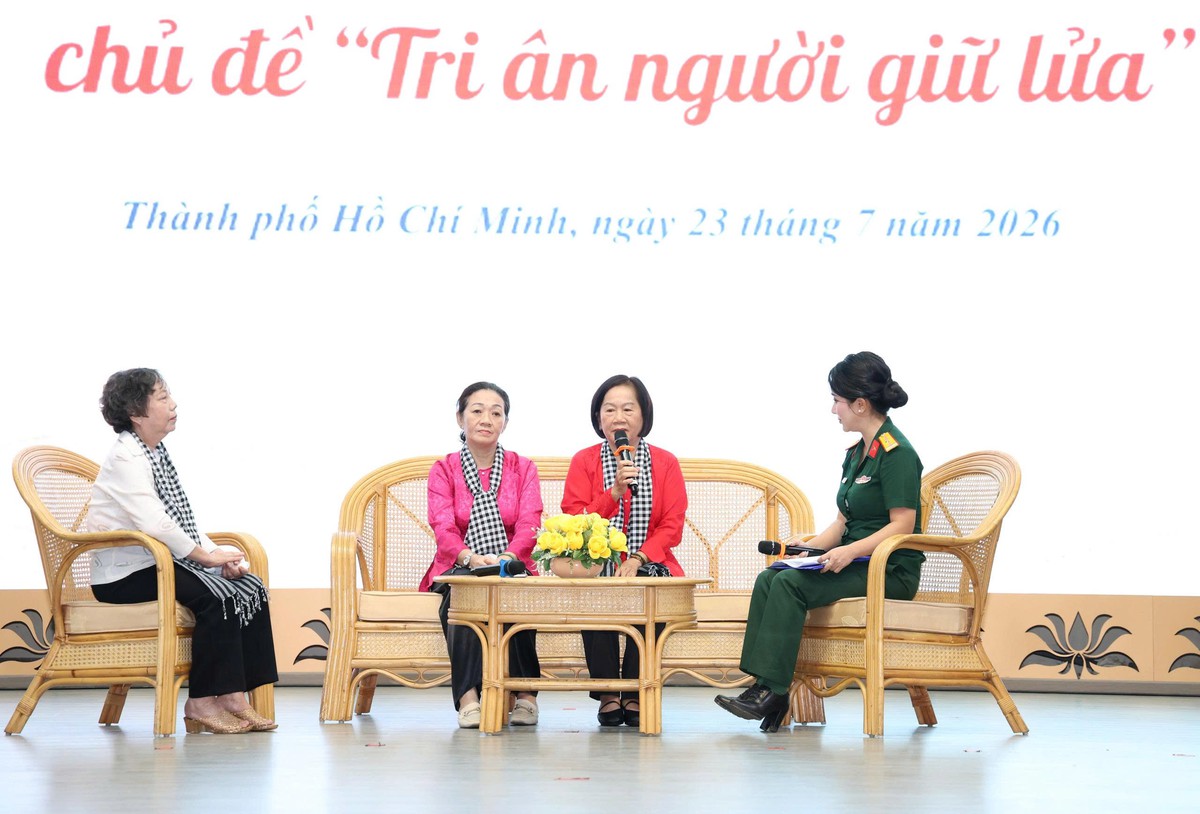 TPHCM: Xúc động buổi tri ân những người vợ thương binh, liệt sĩ - Ảnh 1.