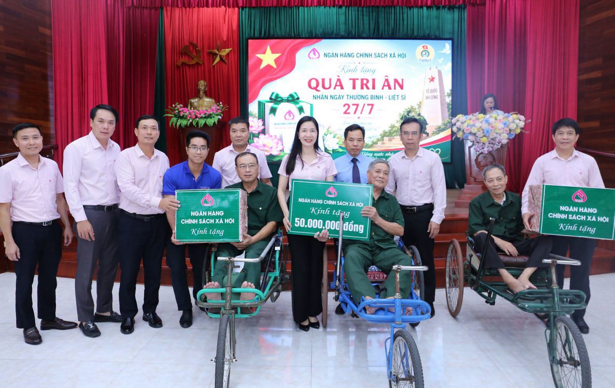Ngân hàng Chính sách xã hội thực hiện hành trình tri ân, thắp sáng đạo lý "Uống nước nhớ nguồn" - Ảnh 3.