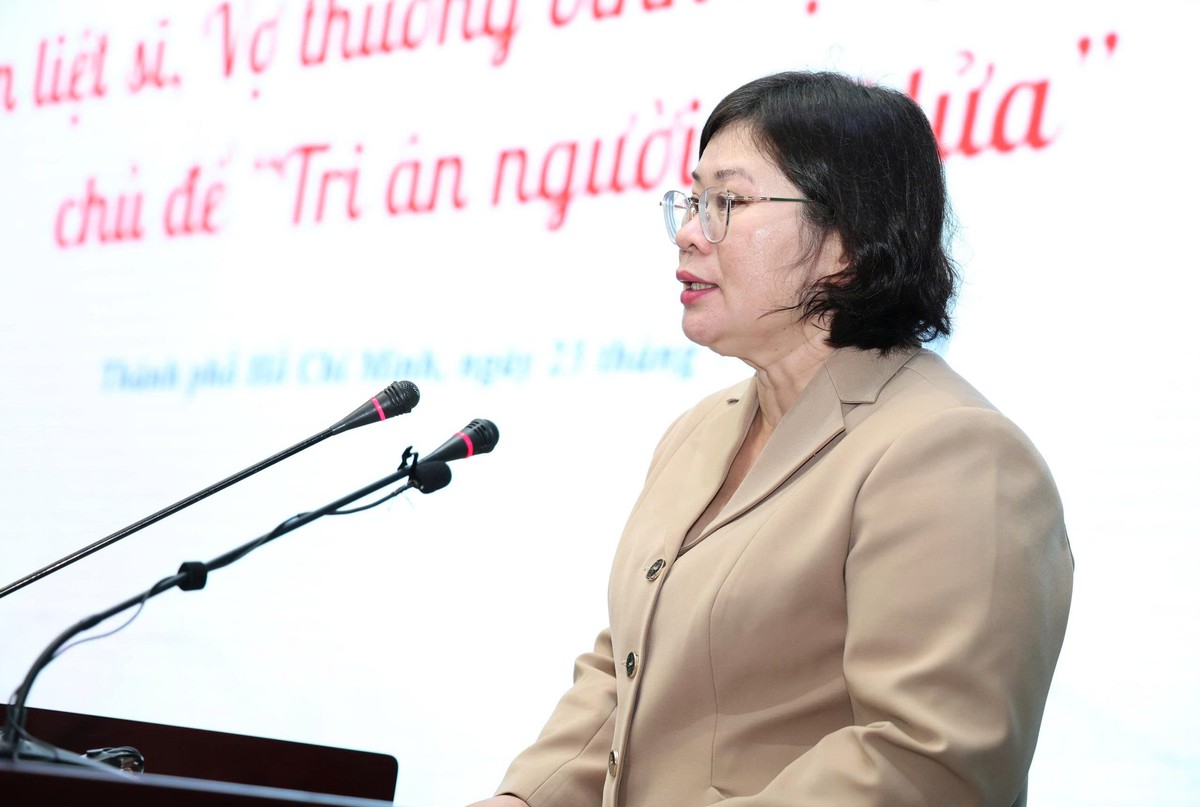 TPHCM: Xúc động buổi tri ân những người vợ thương binh, liệt sĩ - Ảnh 7.