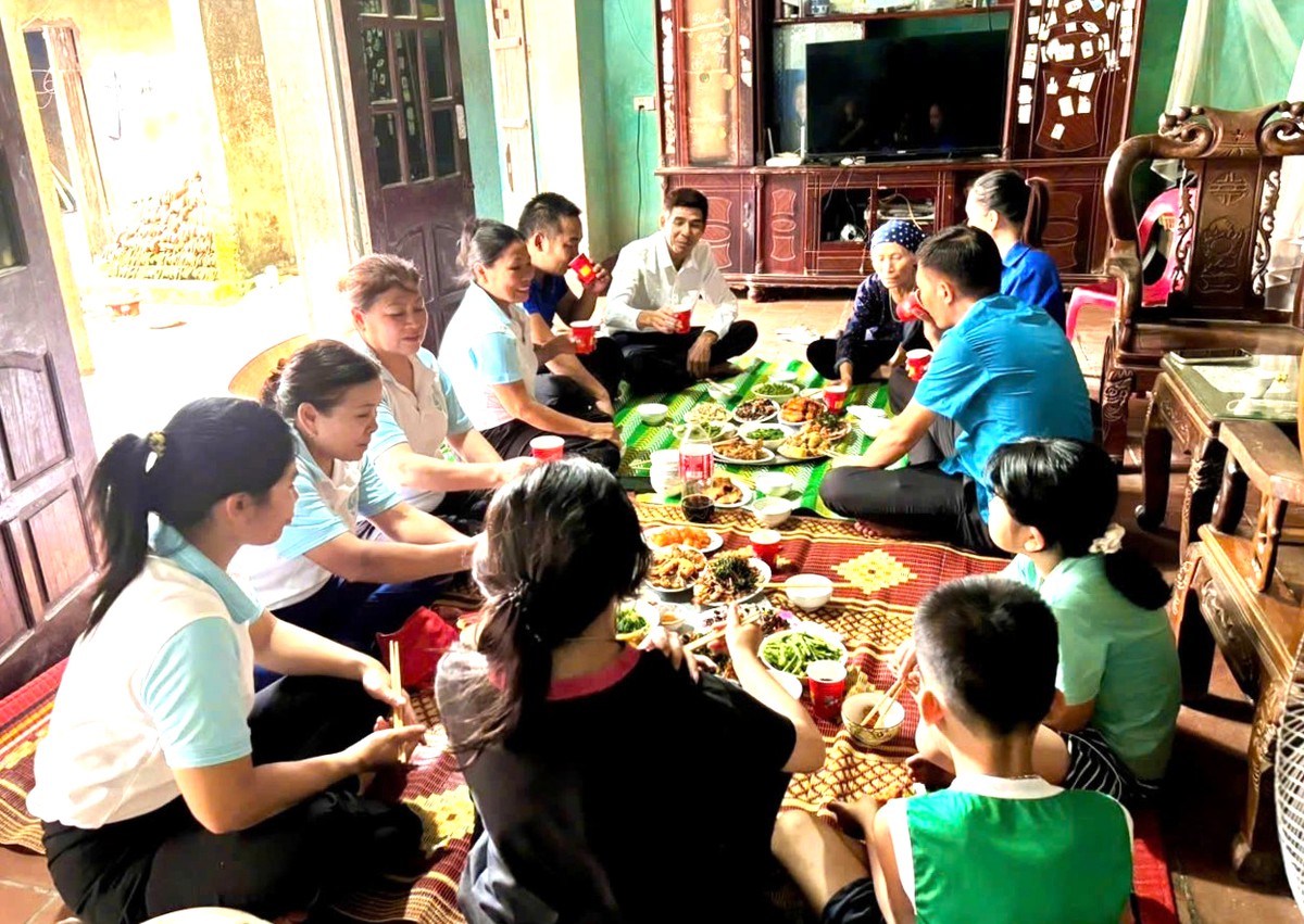 Phụ nữ Bắc Ninh nấu "Bữa cơm nghĩa tình" bằng lòng biết ơn  - Ảnh 1.