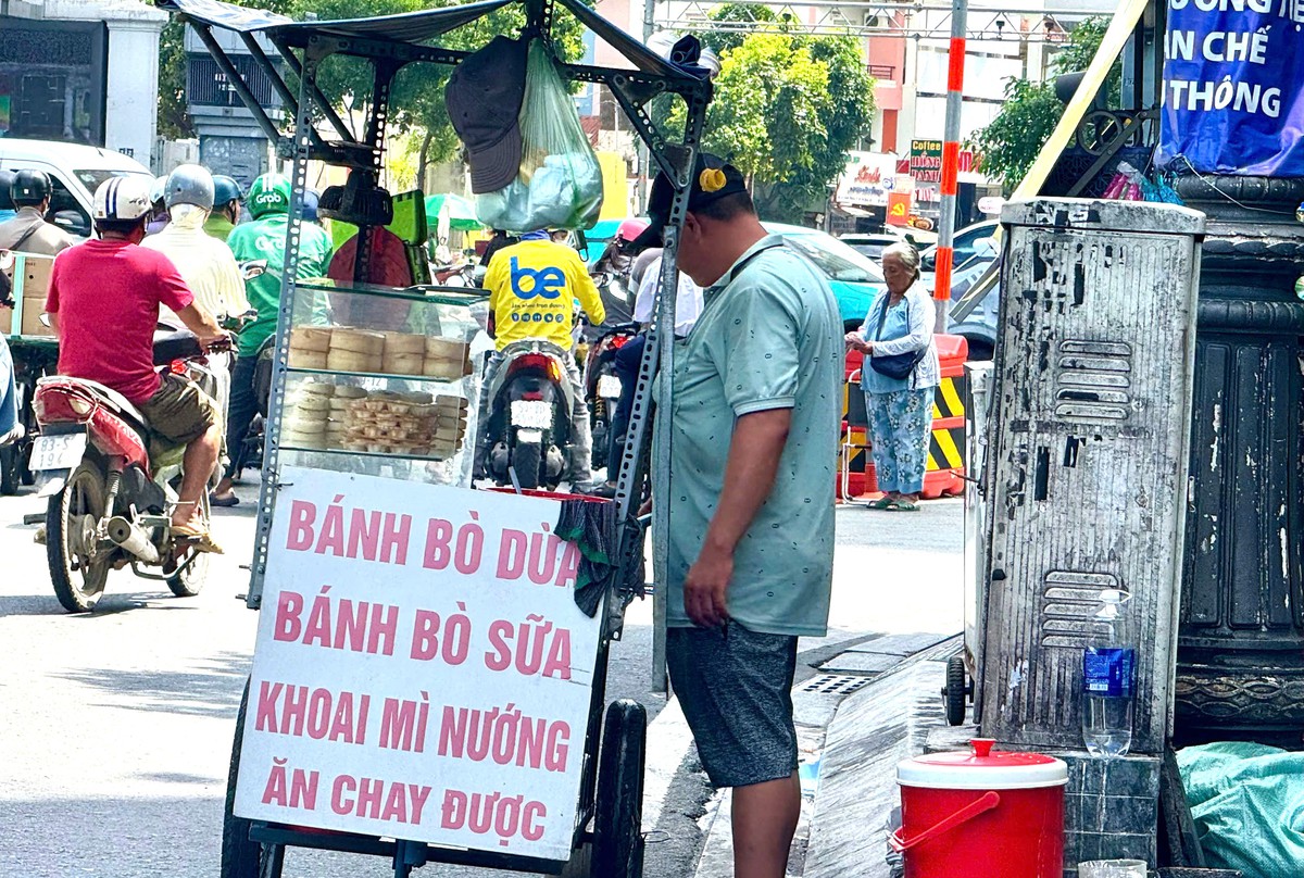 Bữa ăn an toàn: Đừng để vừa ăn vừa lo Kỳ 1: Chọn thực phẩm trong ma trận hàng hóa giá rẻ - Ảnh 1.