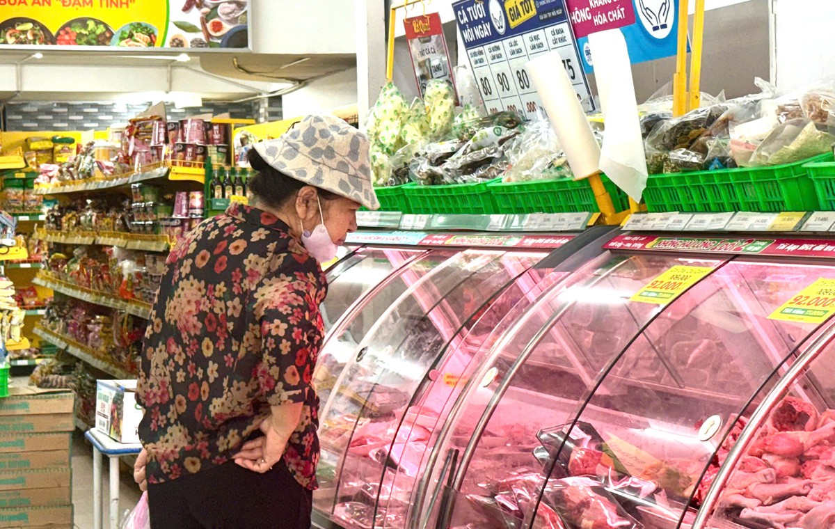 Bữa ăn an toàn: Đừng để vừa ăn vừa lo Kỳ 1: Chọn thực phẩm trong ma trận hàng hóa giá rẻ - Ảnh 2.