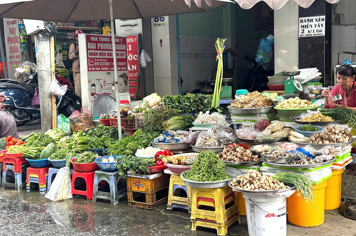Bữa ăn an toàn: Đừng để vừa ăn vừa lo Kỳ 1: Chọn thực phẩm trong ma trận hàng hóa giá rẻ - Ảnh 4.