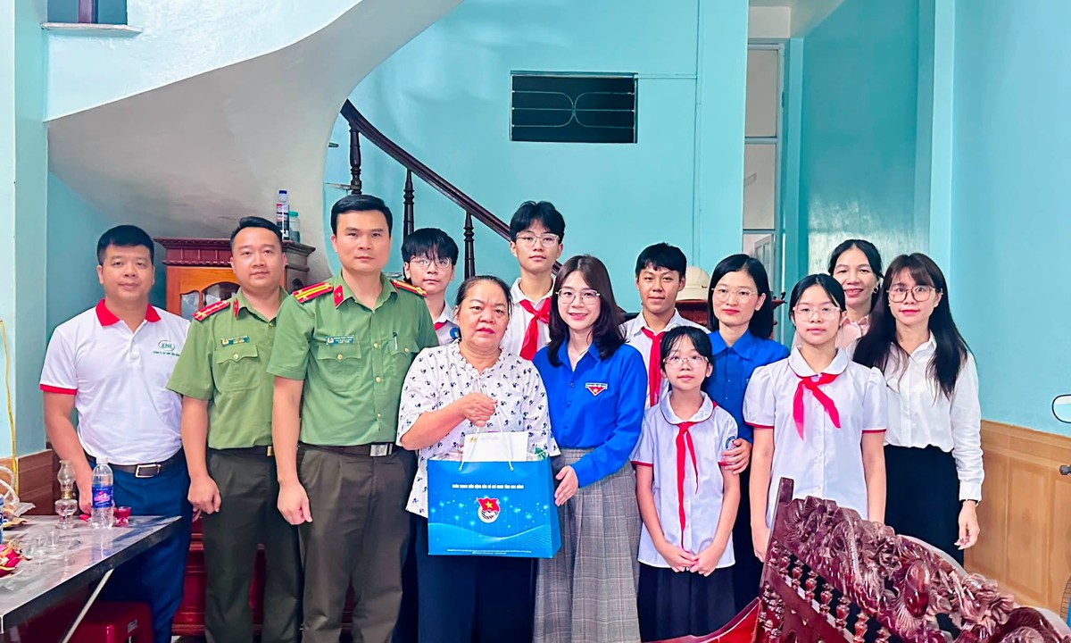 Tri ân Mẹ Việt Nam Anh hùng và gia đình có công với cách mạng - Ảnh 5.