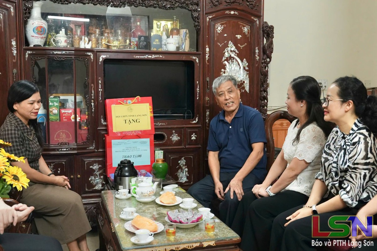 Tri ân Mẹ Việt Nam Anh hùng và gia đình có công với cách mạng - Ảnh 3.