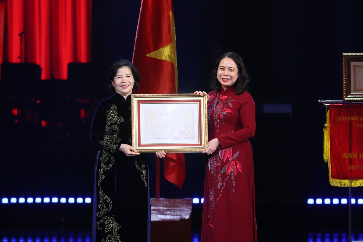 Vinamilk đón nhận danh hiệu Anh hùng lao động, bà Mai Kiều Liên được trao huân chương Độc lập - Ảnh 2.
