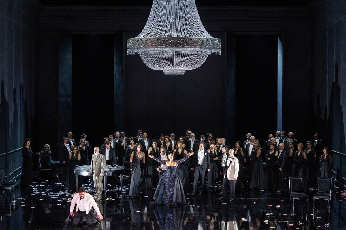 Hơn 100 nghệ sĩ Ý biểu diễn kiệt tác opera "La Travia" tại Hà Nội - Ảnh 2.