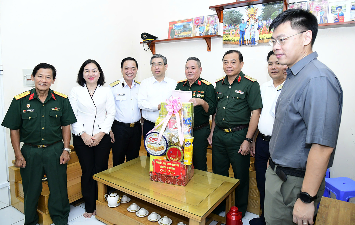 TPHCM: Mang tình cảm hậu phương, ươm mầm Đại đoàn kết tại Côn Đảo- Ảnh 1.