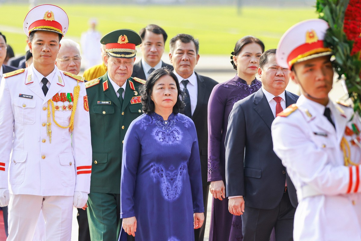 Lãnh đạo Đảng, Nhà nước viếng Chủ tịch Hồ Chí Minh, tưởng niệm Anh hùng liệt sĩ- Ảnh 5.