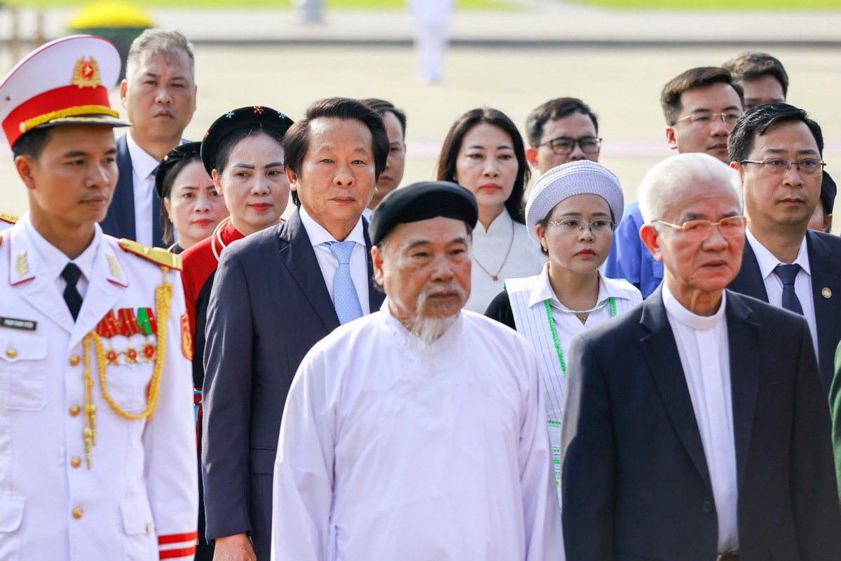 Lãnh đạo Đảng, Nhà nước viếng Chủ tịch Hồ Chí Minh, tưởng niệm Anh hùng liệt sĩ- Ảnh 6.