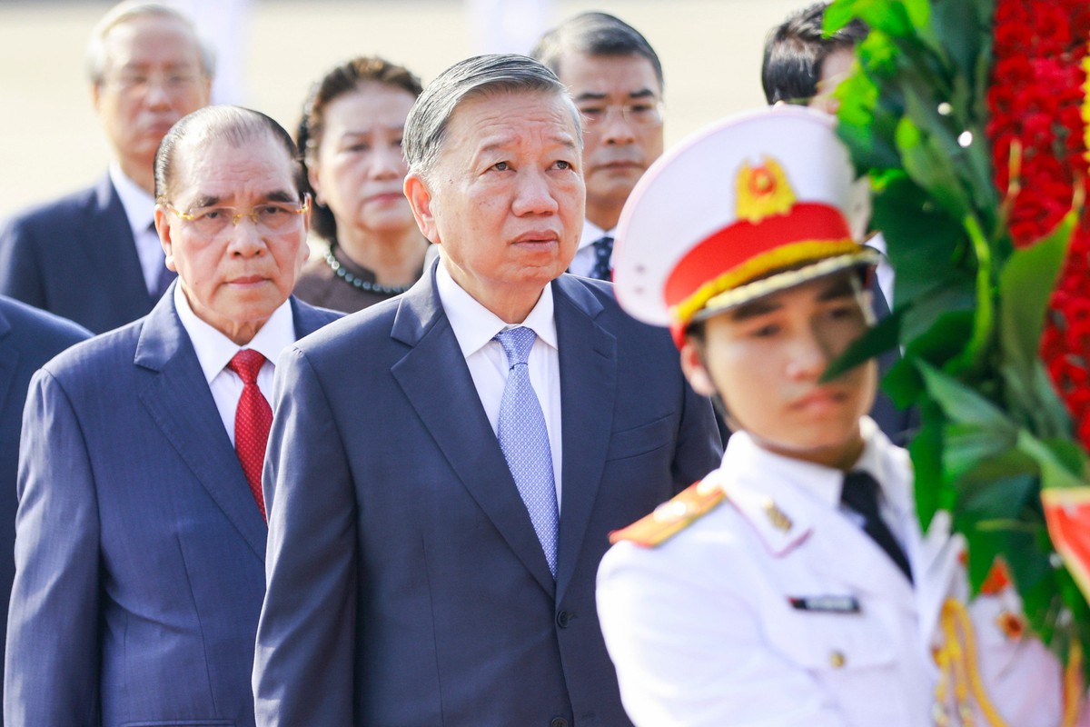 Lãnh đạo Đảng, Nhà nước viếng Chủ tịch Hồ Chí Minh, tưởng niệm Anh hùng liệt sĩ- Ảnh 4.