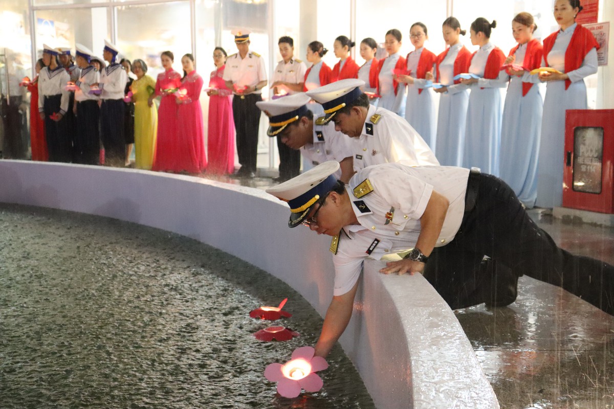 Học viện Hải quân: Nhiều hoạt động ý nghĩa tri ân ngày Thương binh, Liệt sĩ - Ảnh 1.