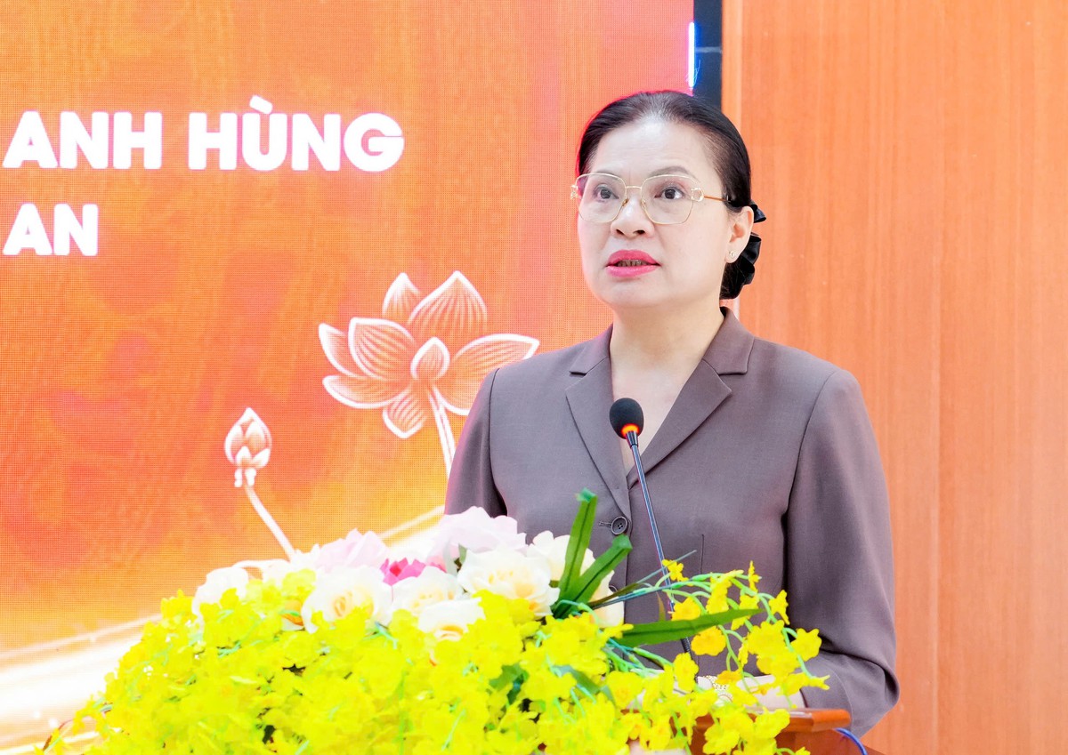 Trao tặng 60 căn nhà đủ nội thất cho Mẹ Việt Nam Anh hùng và thương binh nặng- Ảnh 1.