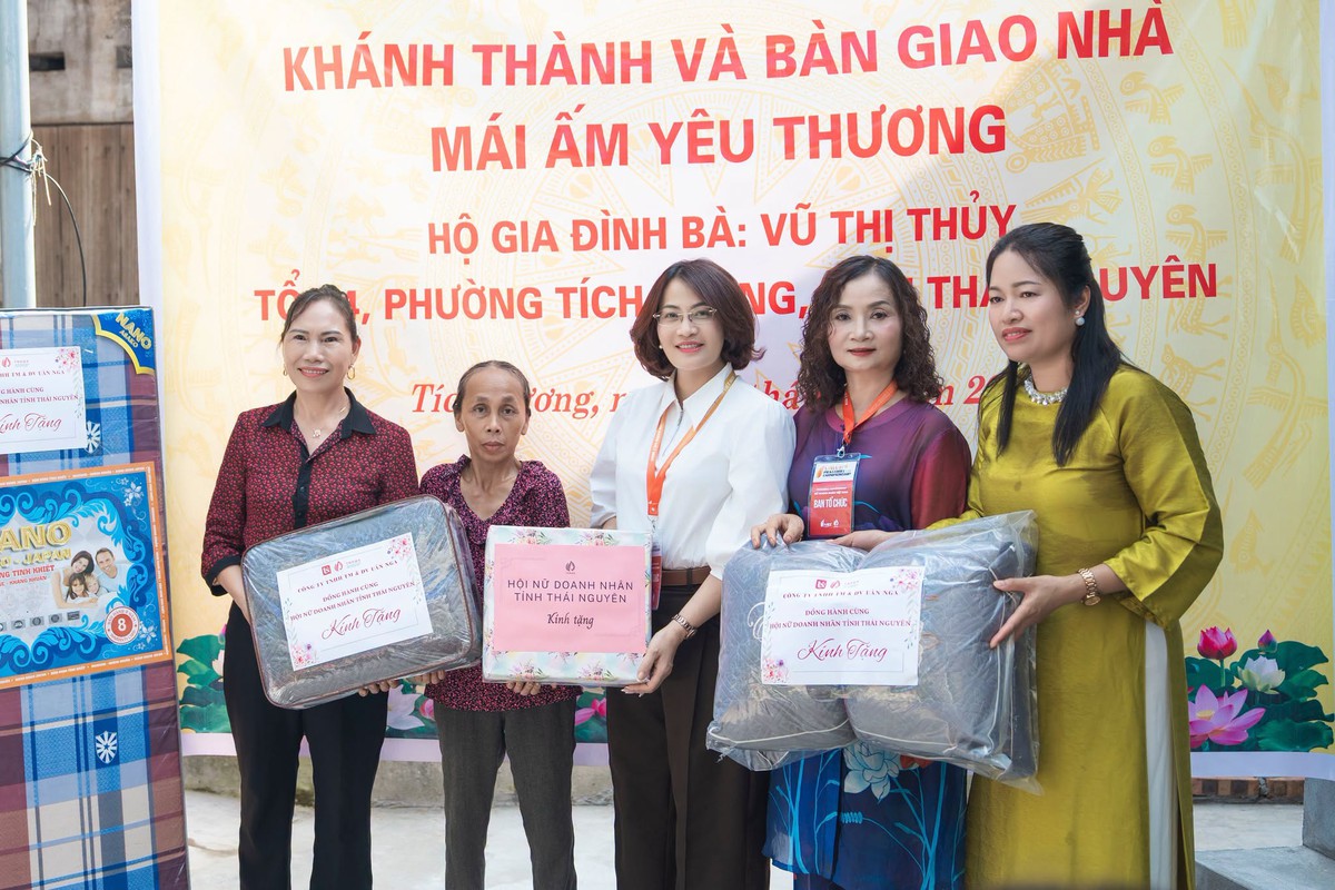 Hiệp hội Nữ doanh nhân Việt Nam trao 2 "Mái ấm yêu thương" và tri ân cựu thanh niên xung phong - Ảnh 3.