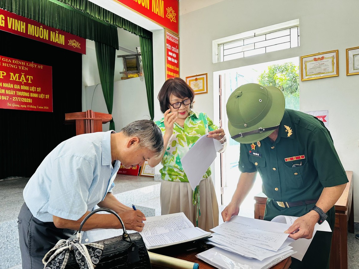 Người phụ nữ “mang nghĩa tình trên vai” - Ảnh 1.