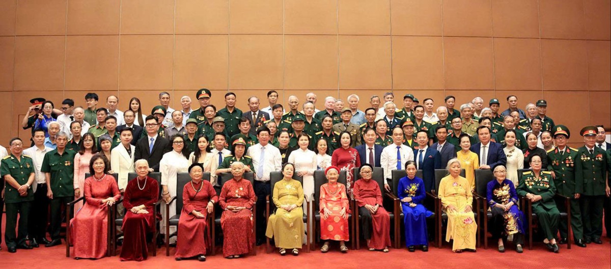 Phó Chủ tịch Quốc hội Nguyễn Thị Thanh gặp mặt Mẹ Việt Nam Anh hùng, người có công tiêu biểu - Ảnh 6.