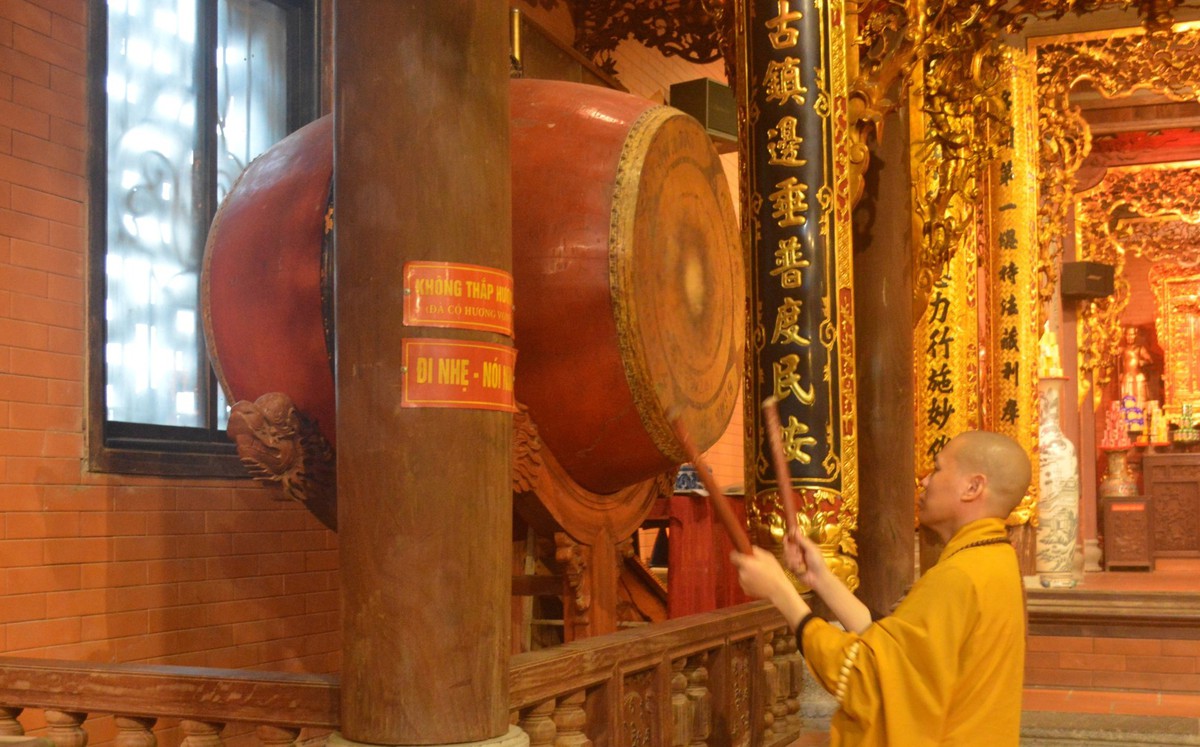 Thỉnh chuông, trống tưởng niệm, tri ân các Anh hùng liệt sĩ - Ảnh 1.