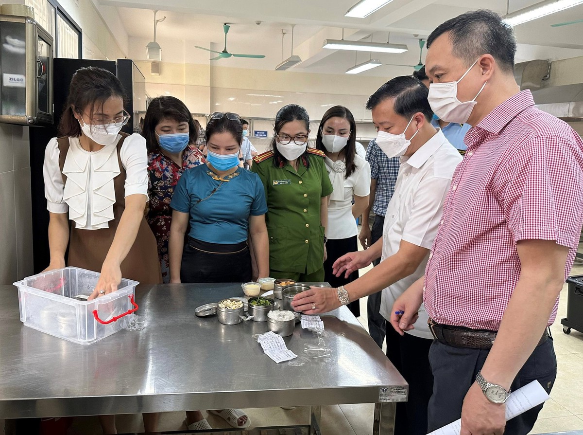 Sửa Luật An toàn thực phẩm: Thiết lập một "hàng rào" bảo vệ mới cho bữa ăn của người Việt Bài 1: Vì sao phải sửa Luật An toàn thực phẩm? - Ảnh 1.