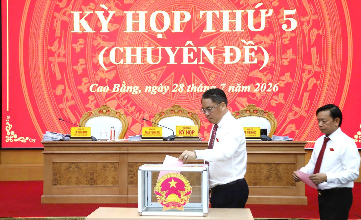 Ông Lương Tuấn Hùng giữ chức Phó Chủ tịch UBND tỉnh Cao Bằng - Ảnh 1.