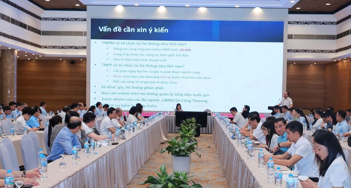 Dự kiến bỏ công bố giá xăng dầu cơ sở định kỳ, trao quyền chủ động cho doanh nghiệp - Ảnh 1.