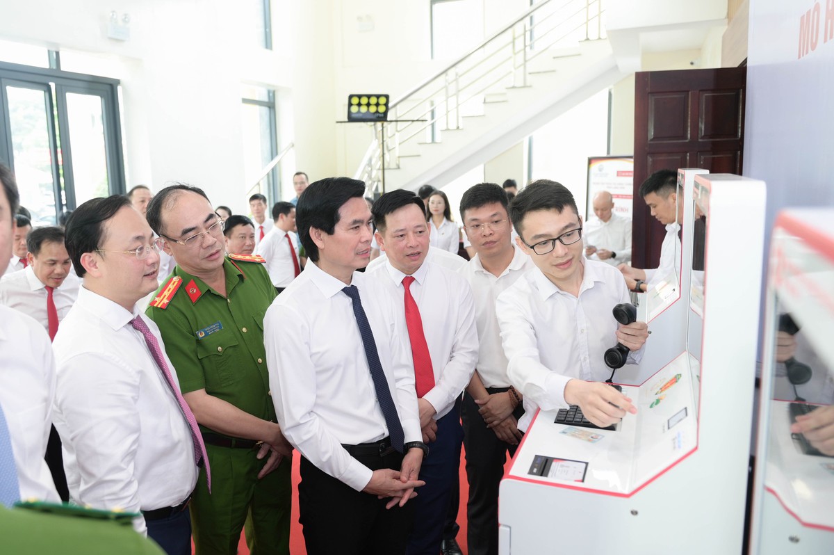 Agribank đồng hành cùng tỉnh Lạng Sơn ra mắt Trạm dịch vụ công số: Ứng dụng công nghệ trong cải cách hành chính, xây dựng thế hệ “công dân số” - Ảnh 10.
