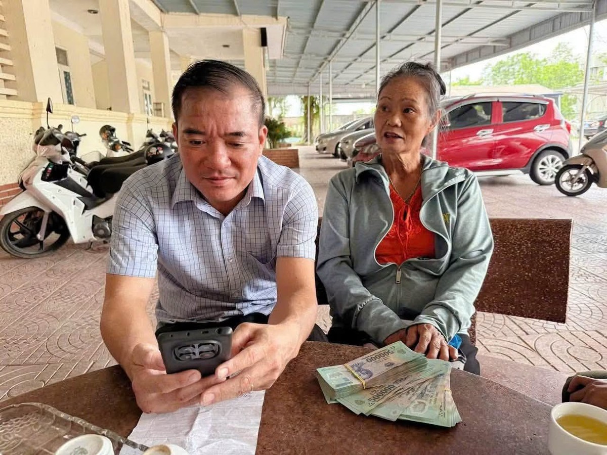 Tài xế taxi kịp thời ngăn người phụ nữ chuyển 90 triệu đồng cho đối tượng giả danh công an - Ảnh 1.