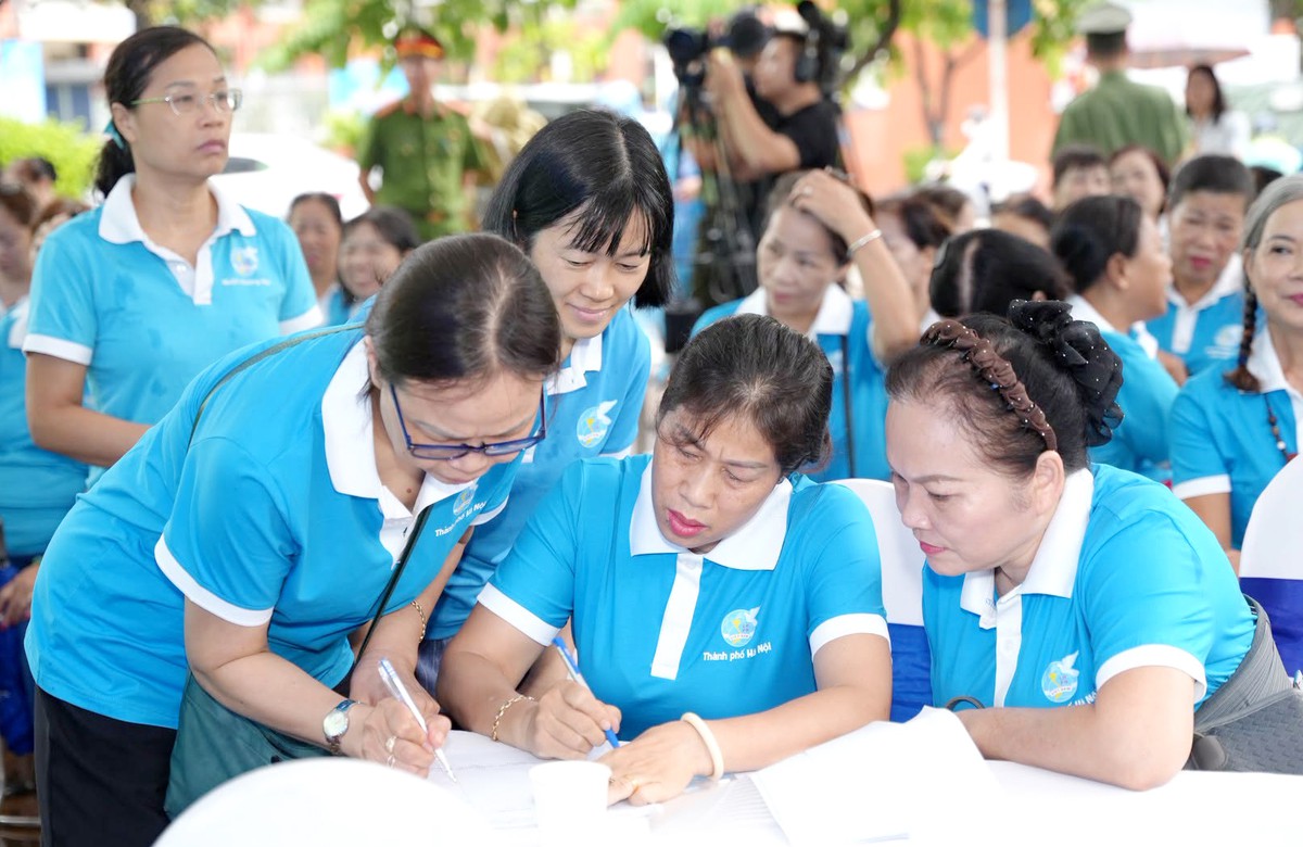 Nhận diện "bẫy lừa đảo" trên mạng để bảo vệ phụ nữ, trẻ em - Ảnh 2.