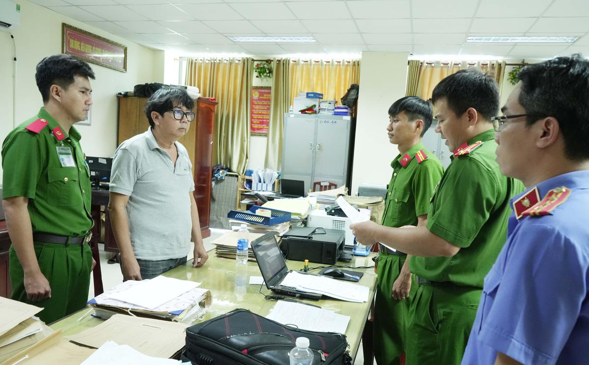 Khởi tố nhiều đối tượng buôn lậu dầu trên biển Cần Thơ - Ảnh 1.