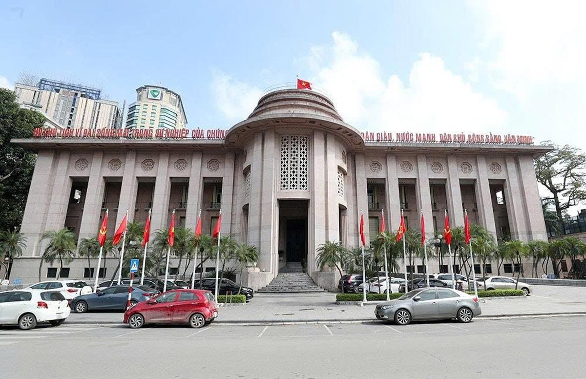 Lãi suất qua đêm liên ngân hàng lao dốc: Thanh khoản bớt căng, lãi suất vay có giảm? - Ảnh 1.