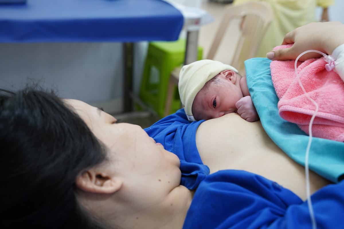 Chung tay bảo vệ dòng sữa mẹ vì một khởi đầu bền vững cho trẻ em- Ảnh 1.