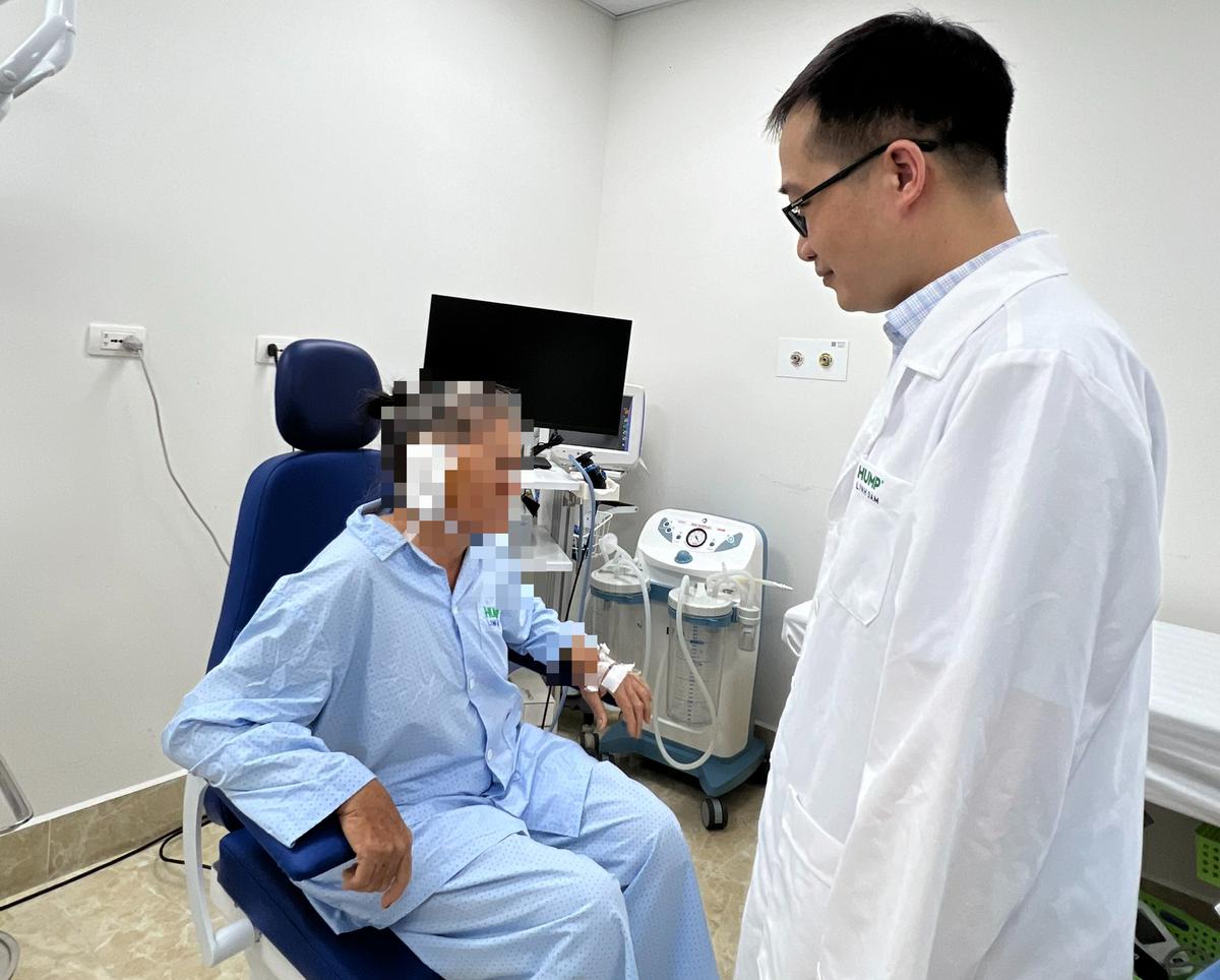 Suýt liệt mặt vì khối u dưới tai- Ảnh 1.