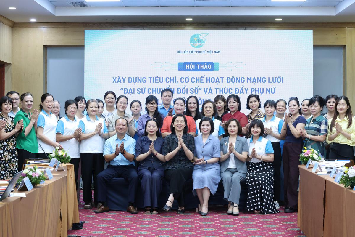 Mạng lưới “Đại sứ Chuyển đổi số”: Lực lượng nòng cốt giúp phụ nữ thu hẹp khoảng cách số và tự tin hội nhập - Ảnh 1.