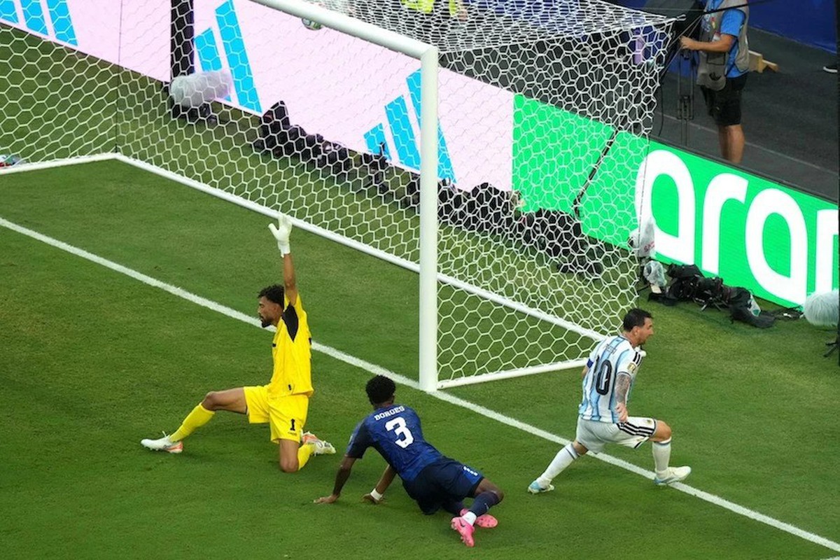 Messi - Vozinha: Điệu tango bất tử và tiếng gầm vang vọng từ lục địa đen - Ảnh 1.