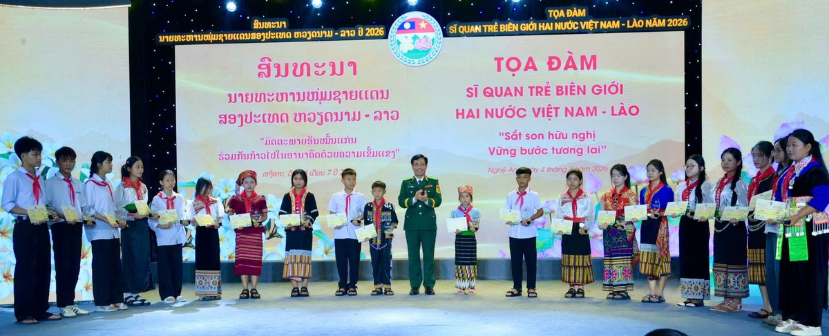 Giao lưu sĩ quan trẻ hai nước Việt Nam - Lào: "Sắt son hữu nghị - Vững bước tương lai"- Ảnh 4.