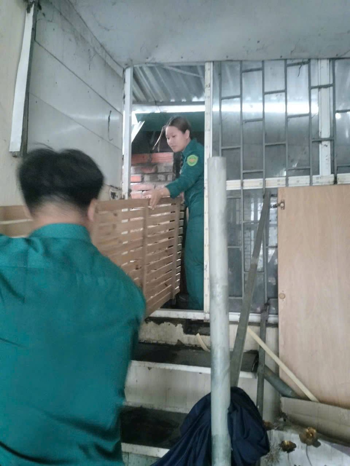 Quảng Ninh: Các lực lượng trực 24/24, sẵn sàng các phương án trước giờ bão số 1 đổ bộ- Ảnh 5.
