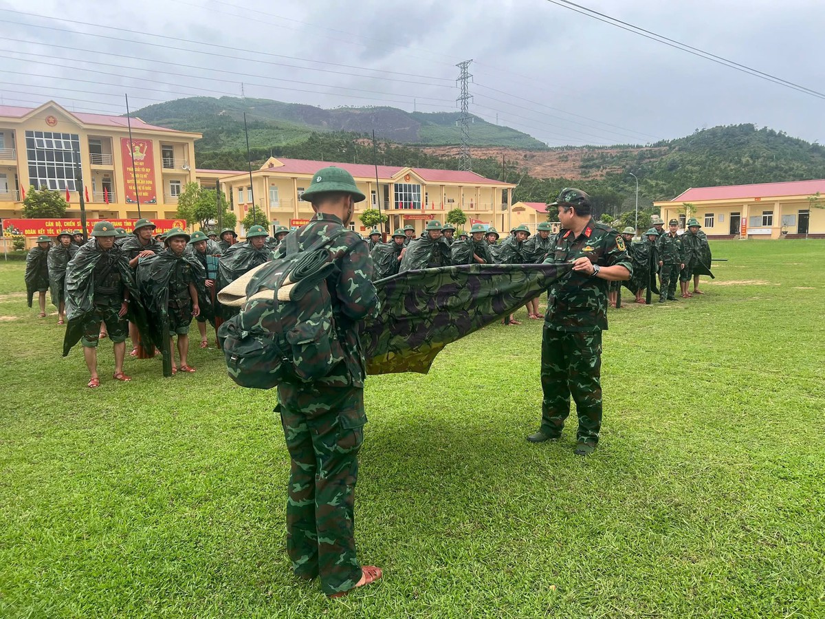 Quảng Ninh: Các lực lượng trực 24/24, sẵn sàng các phương án trước giờ bão số 1 đổ bộ- Ảnh 6.