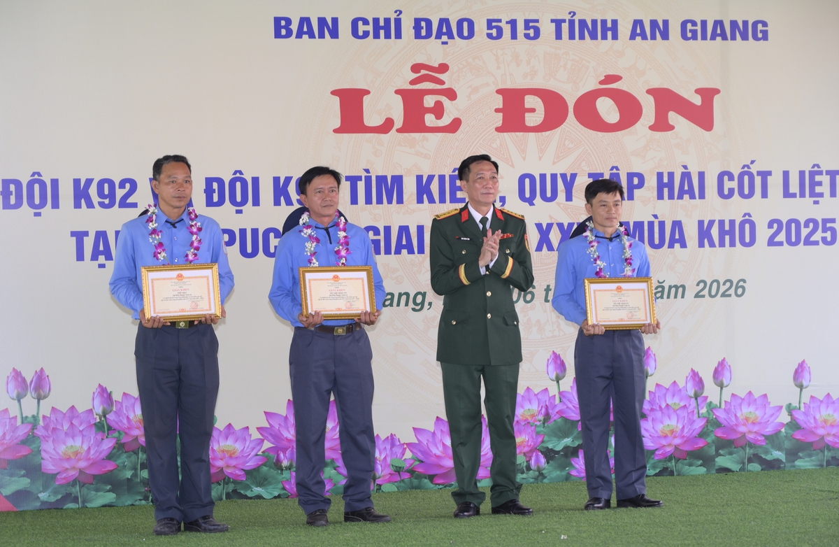 An Giang: Đội K92, K93 tìm kiếm, quy tập được 170 hài cốt liệt sĩ tại Campuchia- Ảnh 4.
