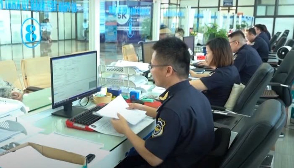 Không phải nộp lại báo cáo quyết toán khi chuyển nơi làm thủ tục nhập khẩu nguyên liệu- Ảnh 1.