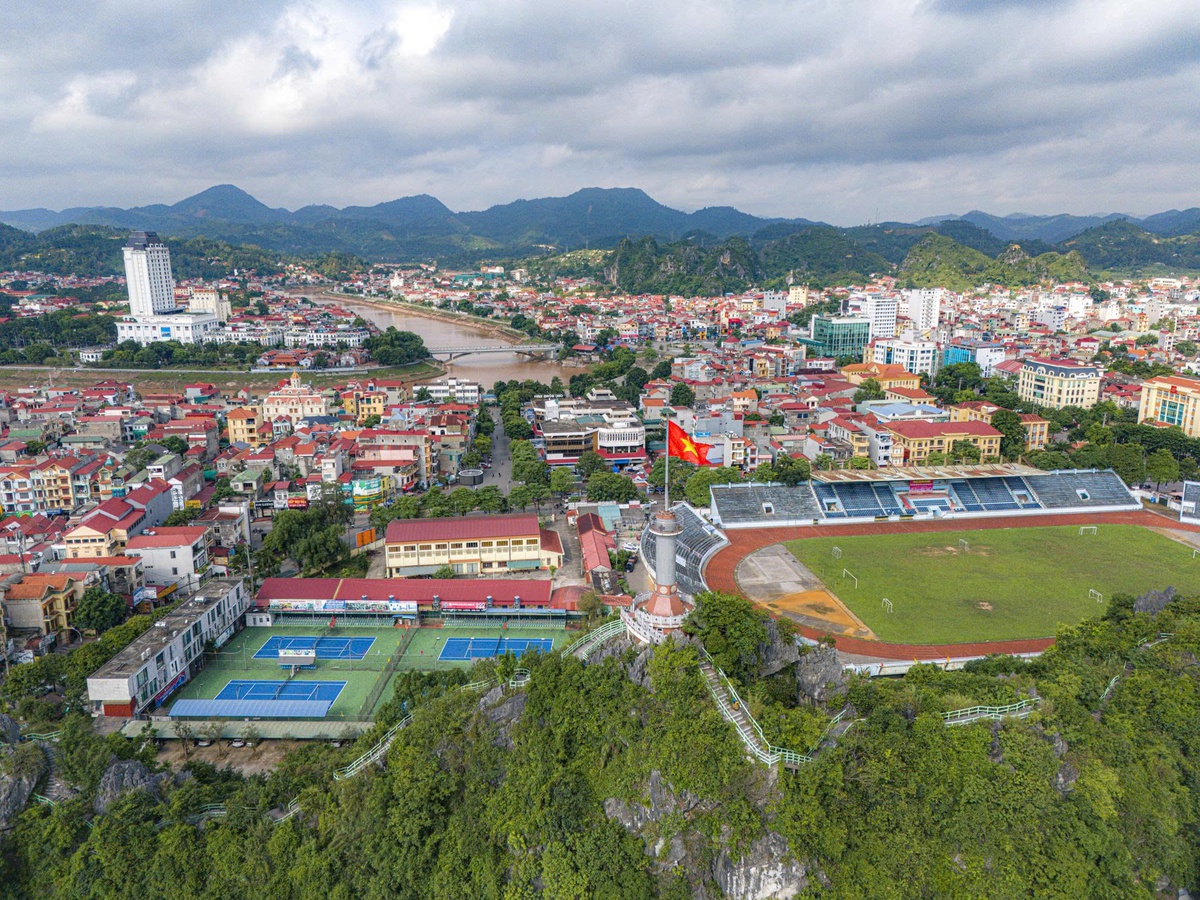 Thương mại, dịch vụ bứt phá, góp phần đưa GRDP Lạng Sơn tăng hơn 7% trong 6 tháng đầu năm 2026- Ảnh 2.