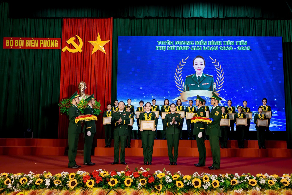 Nữ quân nhân quân hàm xanh lớn lên từ những câu chuyện kháng chiến của ông- Ảnh 3.