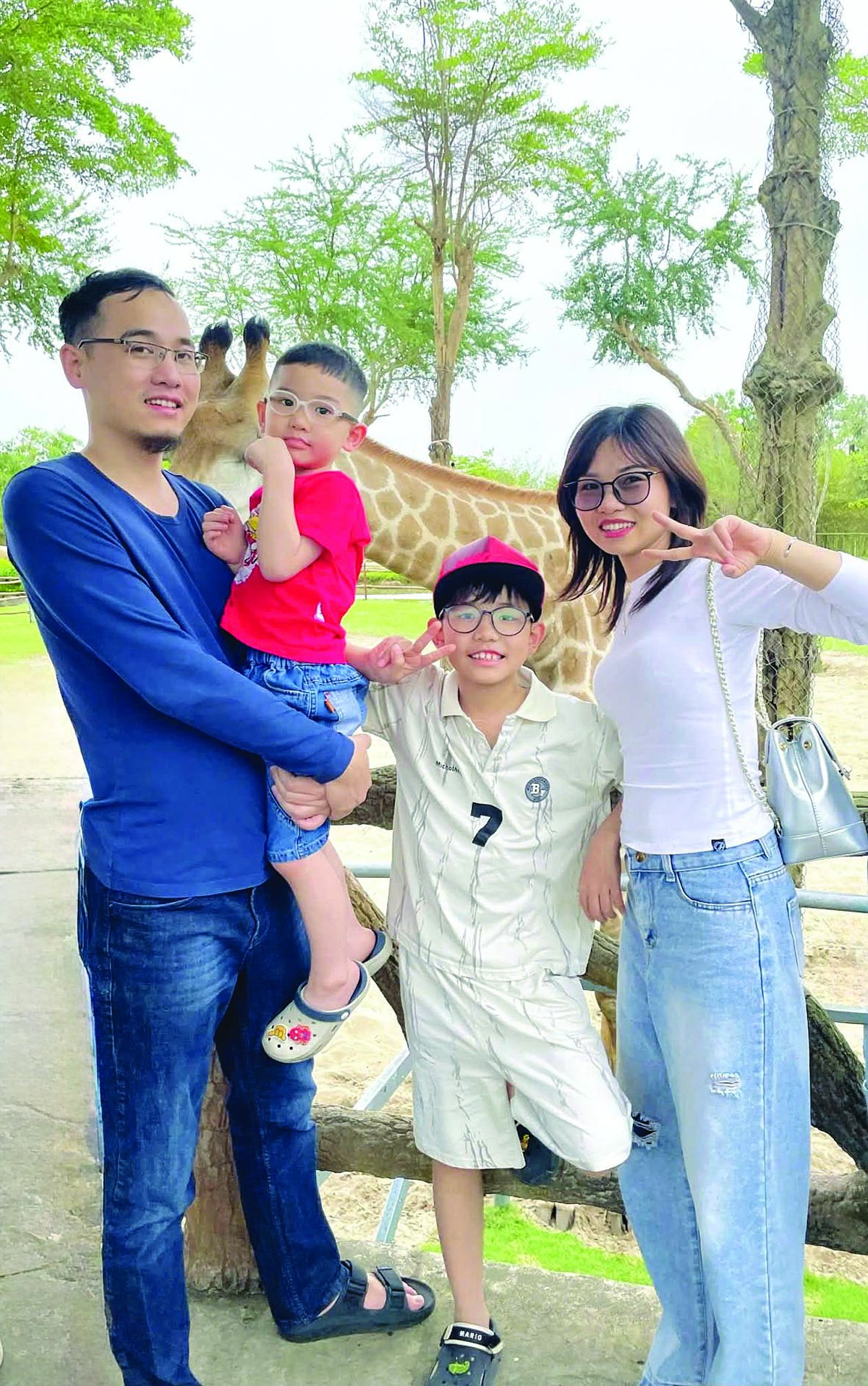 Vợ chồng trẻ "tái thiết" cuộc sống khi thu nhập biến động- Ảnh 1.